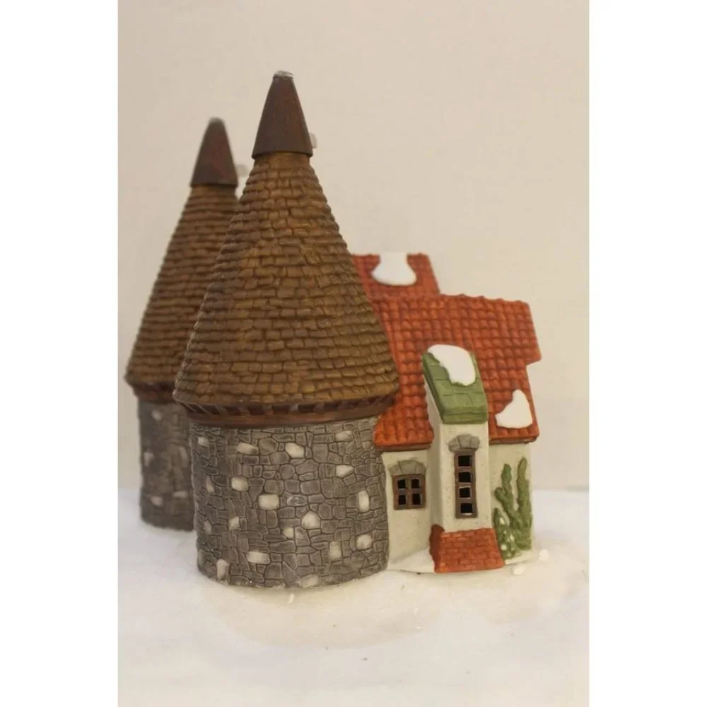 Dept 56 Dickens Village - Bishop Oast House   soi2023